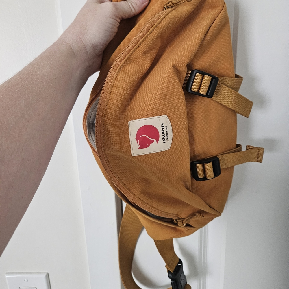 Fjallraven Sweeden Mustard Yellow Womens Or Men's Travel Or Hiking Fanny pack - Picture 2 of 5